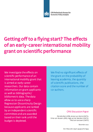 Getting off to a flying start? The effects of an early-career international mobility grant on scientific performance