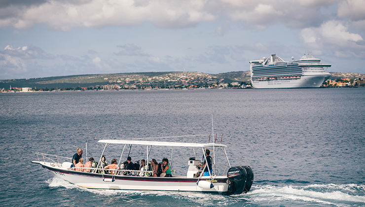 Schepen in de haven van Bonaire