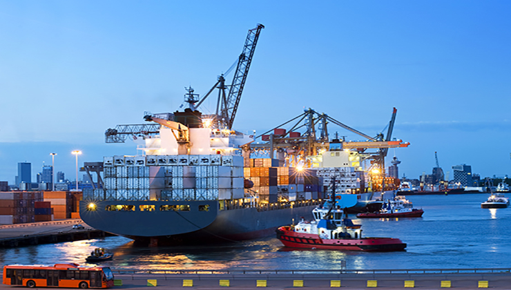 Containerschip in de haven